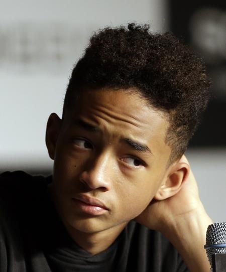 Những ngôi sao tuổi teen đang khuấy đảo làng nhạc thế giới - 9 Jaden Smith không chỉ được nhiều người biết đến qua bộ phim “The Karate kid” mà còn nhờ khả năng ca hát cực kỳ xuất sắc của mình. Cũng như cô em gái Willow, Jaden là một ca sĩ, diễn viên và là một vũ công điêu luyện.