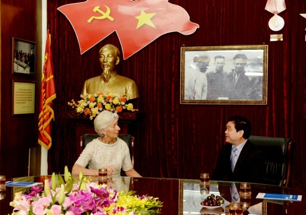 Tổng Giám đốc IMF trò chuyện với sinh viên ĐH Kinh tế Quốc dân - 3 Tổng Giám đốc IMF trò chuyện với sinh viên ĐH Kinh tế Quốc dân - 3