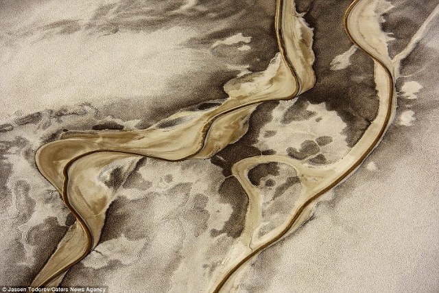 Mê hoặc hình ảnh Thung lũng Chết nhìn từ trên cao - 3 Mê hoặc hình ảnh Thung lũng Chết nhìn từ trên cao - 3