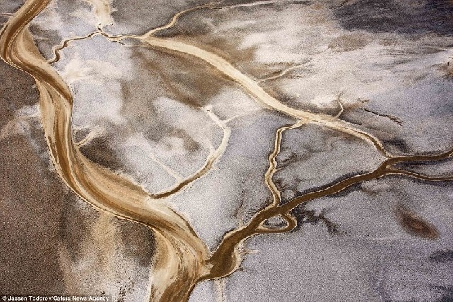 Mê hoặc hình ảnh Thung lũng Chết nhìn từ trên cao - 4 Mê hoặc hình ảnh Thung lũng Chết nhìn từ trên cao - 4