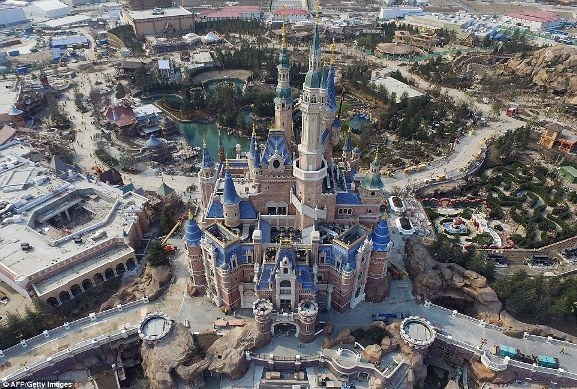 Ảnh chụp trên không về Disneyland Thượng Hải: Cháy vé khai mạc chỉ trong vài giờ - 1 Ảnh chụp trên không về Disneyland Thượng Hải: Cháy vé khai mạc chỉ trong vài giờ - 1