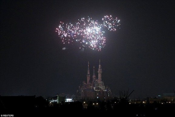 Ảnh chụp trên không về Disneyland Thượng Hải: Cháy vé khai mạc chỉ trong vài giờ - 12 Ảnh chụp trên không về Disneyland Thượng Hải: Cháy vé khai mạc chỉ trong vài giờ - 12