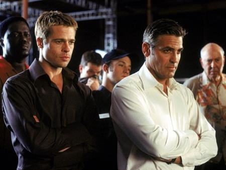 “Mười một tên cướp thế kỷ” là dự án phim quy tụ hàng loạt tên tuổi đình đám như George Clooney, Julia Roberts, Brad Pitt, Matt Damon, Andy Garcia... 15 năm sau lần đầu tiên phim công phá màn ảnh rộng, hãng Warner Bros đã quyết định sẽ làm lại một phiên bản mới với đội hình “trộm cắp” gồm toàn các sao nữ nổi tiếng mà dẫn đầu là Sandra Bullock.