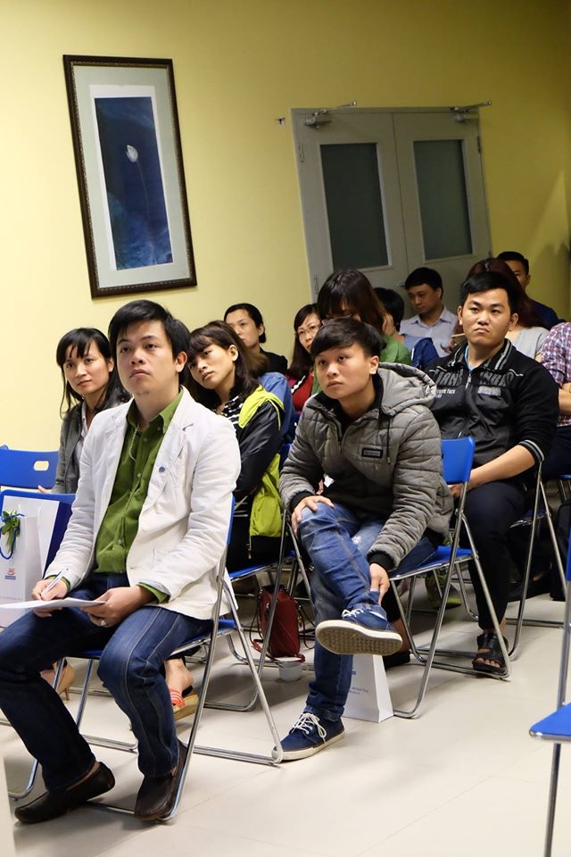 Làm việc với doanh nghiệp nước ngoài và những chuyện “dở khóc dở cười” về văn hóa - 1
Khán giả chăm chú theo dõi những chia sẻ về câu chuyện văn hóa trong doanh nghiệp nước ngoài tại buổi CEO talk tháng 4 ở Apollo 360 HITC.