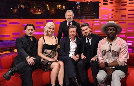 “Dị nhân” James McAvoy bất ngờ li dị vợ - 4 Nam tài tử chụp ảnh cùng dàn khách mời của “Graham Norton show”