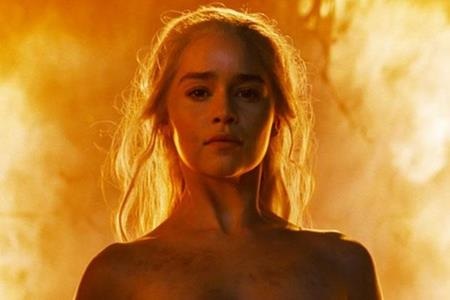 Người đẹp phim “Trò chơi vương quyền” cam đoan nude “thật” trên màn ảnh - 1 Emilia Clarke khẳng định đã thực sự khỏa thân trước ống kính