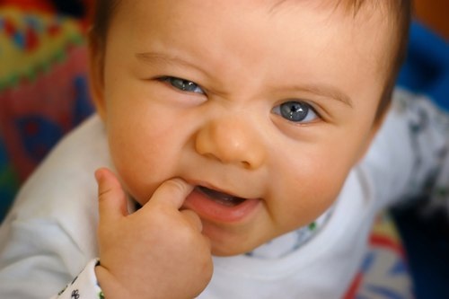 6 điều cần nhớ khi chăm trẻ biếng ăn do mọc răng