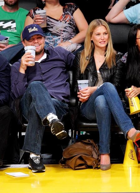 Nhìn lại danh sách tình cũ nóng bỏng của “tay chơi” Leonardo DiCaprio - 9 Bar Refaeli và Leo đã có một cuộc tình tan hợp - hợp tan trong quãng thời gian bên nhau từ năm 2005 đến năm 2011, hiện tại, Bar Refaeli đã thành “vợ người ta” và đang chuẩn bị đón chào cô con gái đầu lòng