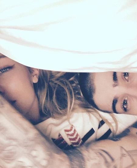Chịu cảnh yêu xa, siêu mẫu áo tắm “thở ngắn than dài” - 1 Gigi Hadid vừa đăng hình trên trang cá nhân