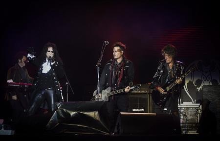 Vợ Johnny Depp òa khóc và lộ hàng loạt vết thâm tím do bị chồng đánh - 10 Nam tài tử trình diễn cực “sung” trên sân khấu…