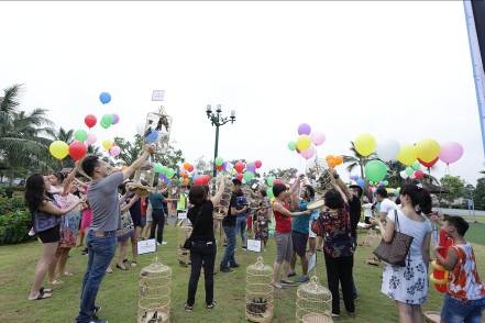 Phóng sinh 2.600 con chim trở về với thiên nhiên tại Vinhomes Riverside - 4 Phóng sinh 2.600 con chim trở về với thiên nhiên tại Vinhomes Riverside - 4