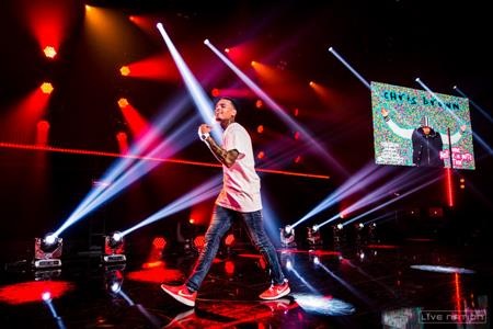 Ca sỹ Mỹ bị kiện vì dám “bắt nạt” người hâm mộ - 2 Fan của Chris Brown đã bị bắt nạt khi xem nam ca sĩ biểu diễn ở Dallas