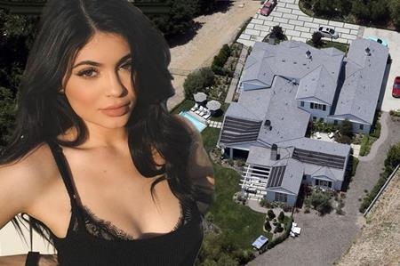 Mới 18 tuổi, em út cô Kim “siêu vòng 3” đã sở hữu biệt thự riêng - 1 Kylie Jenner vừa có nhà mới