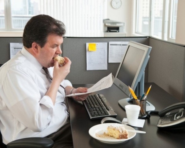 Dân văn phòng phòng có nguy cơ với nhiều bệnh nguy hiểm do thói quen sinh hoạt mỗi ngày