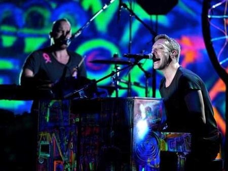 Những giọng ca khiến fan “cháy túi” trong mùa hè này - 8 Coldplay, á quân của bản danh sách, không chỉ là một trong 10 nghệ sĩ có doanh thu lưu diễn “khủng” nhất mà Coldplay còn lọt top những nghệ sĩ có doanh số bán vé cao nhất trong từng show diễn