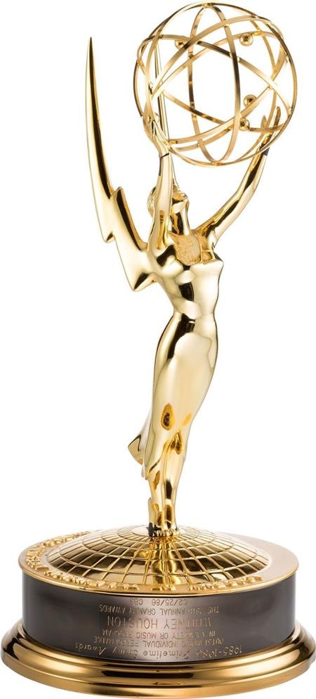Váy cưới và nhiều đồ dùng cá nhân của Whitney Houston được đem bán đấu giá - 4 Whitney Houson đã giành giải Emmy cho ca khúc “Saving all my love for you”