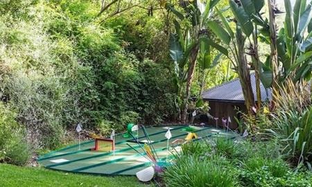 “Siêu vòng 3” J.Lo chi hơn 600 tỉ đồng mua nhà mới - 13 …với một sân golf mini tiện nghi đầy đủ