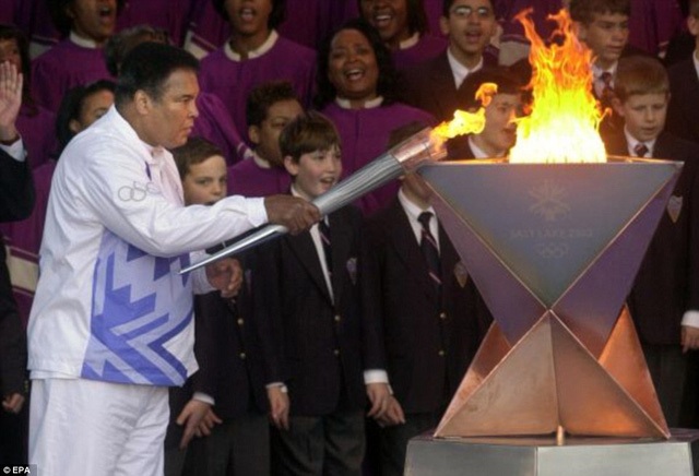 Những mốc son đáng nhớ trong cuộc đời của huyền thoại Muhammad Ali - 6 Những mốc son đáng nhớ trong cuộc đời của huyền thoại Muhammad Ali - 6