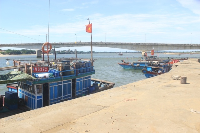 Quảng Trị: Người dân phập phồng lo lắng sau vụ cá nhiễm chất cực độc - 2 Cảng cá Cửa Tùng vắng tanh sau thông tin cá bị nhiễm độc