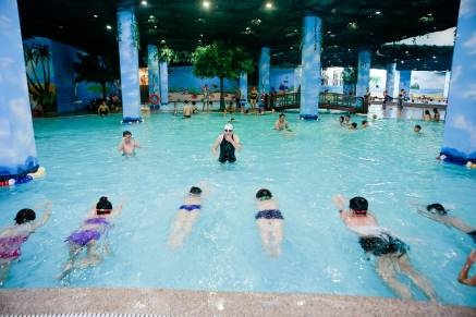 Phổ cập bơi cho học sinh - Câu chuyện lớn không chỉ của riêng ngành giáo dục - 2
Với lớp 8 -14 tuổi, các em được học các kiểu bơi rất đa dạng.