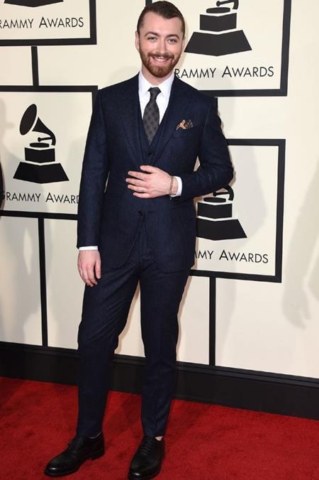 Dưới sự hướng dẫn của chuyên gia dinh dưỡng Amelia Freer, nam ca sĩ Sam Smith đã giảm cân thần tốc nhờ một thực đơn toàn rau quả tươi, kết hợp cùng thịt nạc, một số hải sản và “đoạn tuyệt” hoàn toàn với bánh ngọt và kem. Tuy nhiên, tốc độ giảm cân lên tới gần 0.5 kg/ngày của Sam Smith bị đánh giá là rất có hại cho sức khỏe và nam ca sĩ chỉ nên giảm từ 1 – 1.5 kg mỗi tuần.