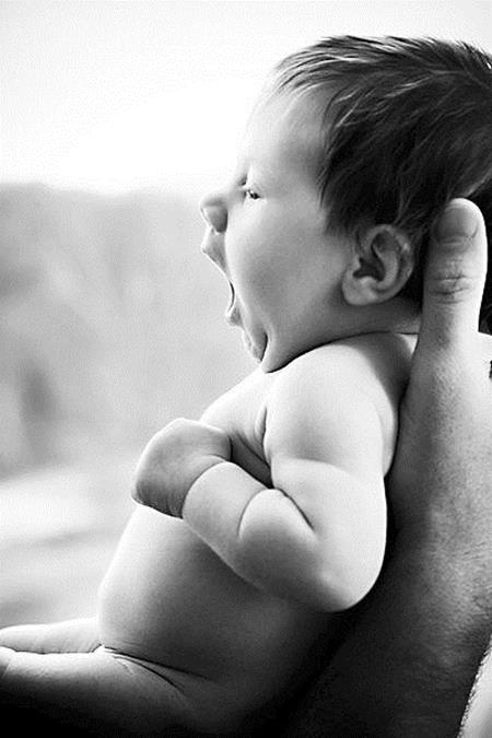 Trẻ con - ngáp thôi cũng đáng yêu - 4 Miệng mở rộng, thở ra hơi thật dài