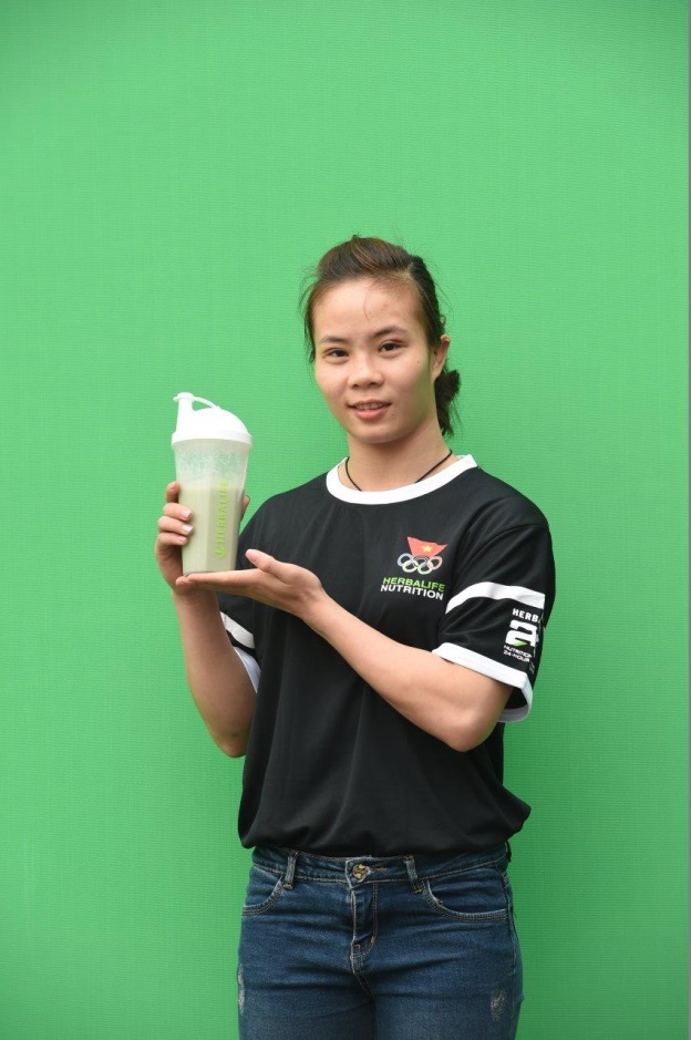 Vũ Thị Hằng - Thành công nhờ khổ luyện và dinh dưỡng khoa học - 2 Theo Hằng tiết lộ, Herbalife giúp duy trì thể lực, sức khỏe ổn định trong tập luyện cũng như thi đấu