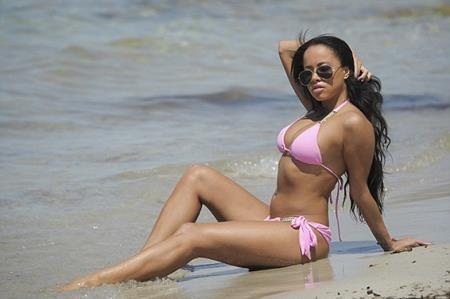 Nữ diễn viên 9x diện bikini bỏng mắt, khoe dáng nuột nà - 3 Bộ bikini hồng…