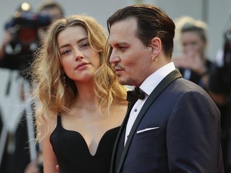 Phủ nhận “đào mỏ”, vợ Johnny Depp cho biết mình xứng đáng hưởng 1 triệu đô la/tháng - 1 Amber Heard rất tự tin trong cuộc chiến kim tiền cùng Johnny Depp