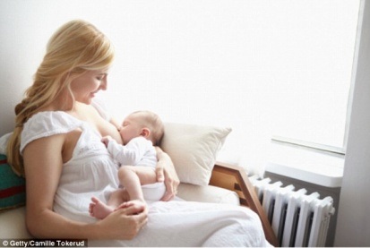 Nuôi con bằng sữa mẹ làm tăng sức đề kháng và giảm nguy cơ béo phì - 1 Cho con bú bằng sữa mẹ giúp trẻ chống lại bệnh tật và làm giảm nguy cơ trở nên béo phì, một nghiên cứu mới đây đã kết luận