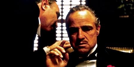 Những bộ phim xúc động cho Ngày của Cha - 4 Dựa theo tiểu thuyết cùng tên của nhà văn Mario Puzo, “Bố già” luôn là một trong những tượng đài lớn của nền điện ảnh thế giới. Xoay quanh diễn biến của gia đình mafia gốc Ý Corleone, bên cạnh những toan tính thanh trừng băng đảng đẫm máu, “Bố già” còn truyền tải những bài học cực thấm thía về tình phụ tử.