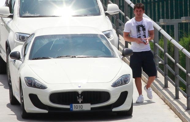 Khám phá cuộc sống ngoài sân cỏ của Lionel Messi - 5 Maserati GranTurismo MC Stradale Chính là chiếc xe được M10 yêu thích và sử dụng thường xuyên nhất. Được biết, giá thành hiện tại của nó vào khoảng 180.000 USD.
