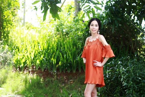 'Phép màu sắc đẹp' thay đổi trang đời - 2 Hoài Phương đã được hội đồng bác sĩ có chuyên môn và tay nghề cao của chương trình tiến hành phẫu thuật qua 4 công đoạn là nâng mũi, hạ gò má, đẩy hàm hô và đặt implant cằm. Sau thời gian phục hồi, Hoài Phương khiến hai MC và khán giả bất ngờ trước sự lột xác của mình. Cô được nhận xét là đẹp lộng lẫy như một nàng công chúa bước ra từ truyện cổ tích.