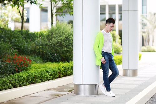 'Phép màu sắc đẹp' thay đổi trang đời - 5 Trải qua ca phẫu thuật đã gần 7 tiếng đồng hồ, đẩy hàm dưới, cắt xương hàm hình chữ T, mài gồ sống mũi, thu gọn cánh mũi tạo dáng S line để cân đối với khuôn mặt, đặc biệt là chỉnh rộng mắt, cắt hai mí nhằm khắc phục khuyết điểm góc mắt bị rẽ cánh, Hải Ninh thực sự khiến nhiều người bất ngờ ở giây phút bước từ phía sau cánh gà ra sân khấu