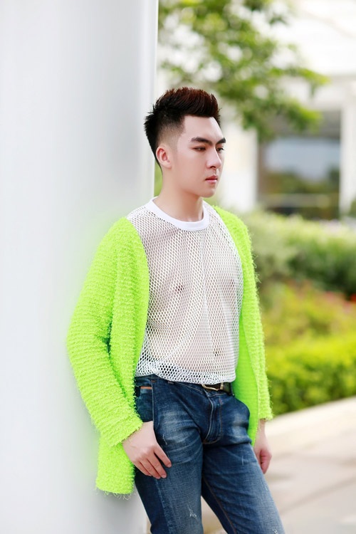 'Phép màu sắc đẹp' thay đổi trang đời - 6 Sau hơn 3 tháng phục hồi sức khỏe sau ca phẫu thuật kèm theo điều trị nám da, Hải Ninh đã thực sự lột xác trở thành một chàng hotboy với gương mặt hoàn hảo.