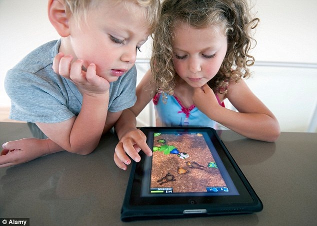Ipad làm ảnh hưởng đến cơ và xương của trẻ - 1 Ipad làm ảnh hưởng đến cơ và xương của trẻ - 1