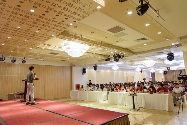 Giải pháp sớm tạo điểm nhấn thiết thực cho hồ sơ chinh phục ĐH Mỹ - 2
Các buổi hỗ trợ kỹ năng, chia sẻ kinh nghiệm của Ivycation được tổ chức miễn phí với mong muốn cung cấp hành trang bổ ích cho học sinh Việt có ước mơ du học Mỹ.