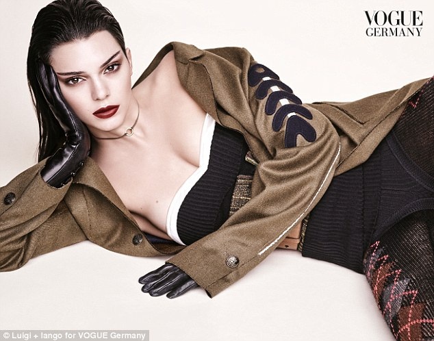 Kendall Jenner liên tục lên bìa tạp chí Vogue - 1
Kendall Jenner xuất hiện trên tạp chí Vogue Đức số tháng 10