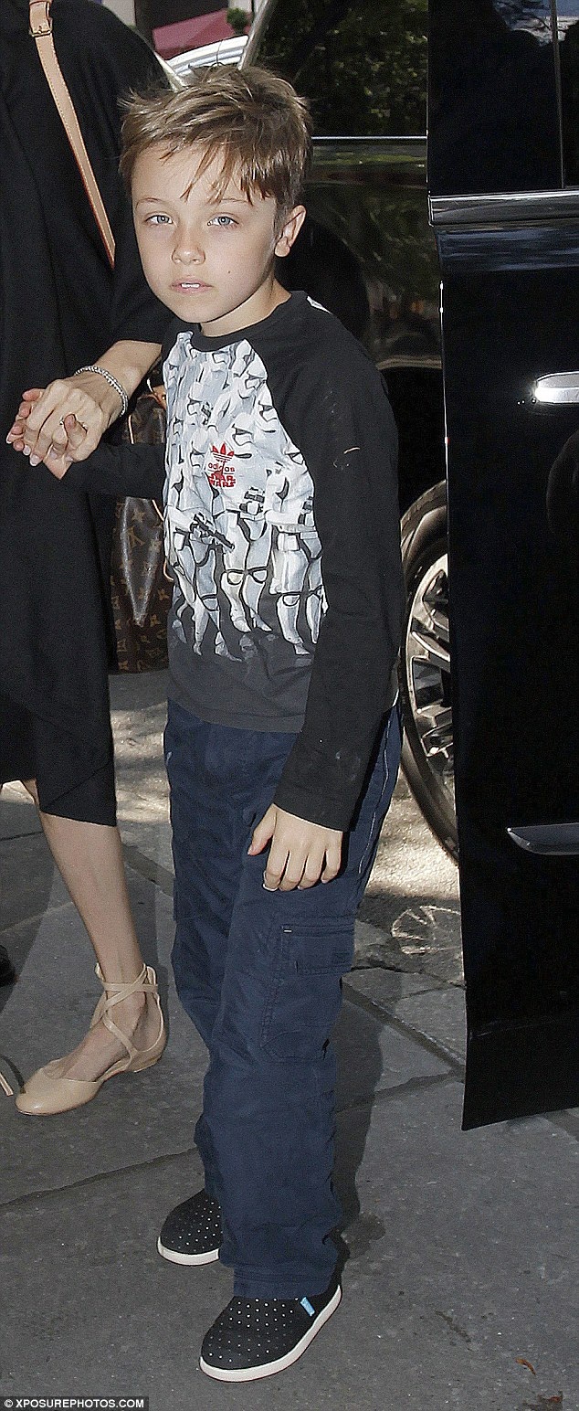 
Knox, 7 tuổi càng lớn càng giống bố Brad Pỉtt
