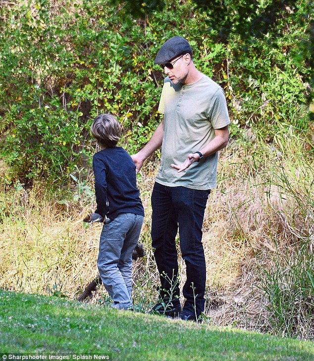 Anh trai Angelina Jolie bận rộn chăm cháu - 2
James Haven được cho là dành trọn thời gian để giúp em gái chăm sóc các con trong những năm gần đây