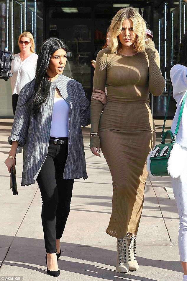Khloe Kardashian khoe thân hình nảy nở - 10
Gia đình nổi tiếng này có thu nhập hàng chục triệu đô la trong năm qua