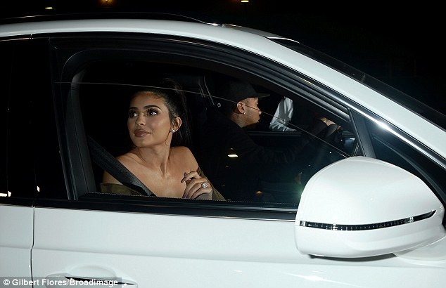 
Em cô Kim đeo nhẫn kim cương to bự ở ngón tay áp út nhưng không xác nhận tin đã đính hôn
