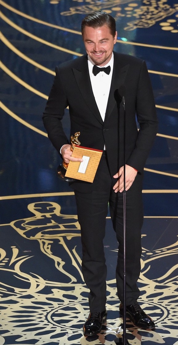 Kate Winslet nghẹn ngào chứng kiến Leonardo DiCaprio nhận giải Oscar - 3
Ngôi sao 41 tuổi đã giành chiến thắng tại Quả cầu vàng năm 2016 với vai diễn trong The Revelant (Người trở về từ cõi chết) hồi tháng 1 vừa rồi. Sau đó, anh giành tiếp giải Nam diễn viên xuất sắc của BAFTAs (giải thưởng điện ảnh Anh) năm 2016 và giờ là Oscar. Năm nay thực sự là một năm tỏa sáng và thành công của ngôi sao nổi tiếng.