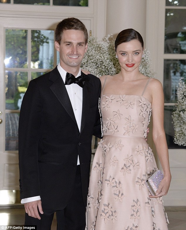 Miranda Kerr khoe nhà siêu đẹp - 4
Miranda Kerr được cho là đã bí mật đính hôn với bồ trẻ, tỷ phú 9X Evan Spiegel - CEO của Snapchat