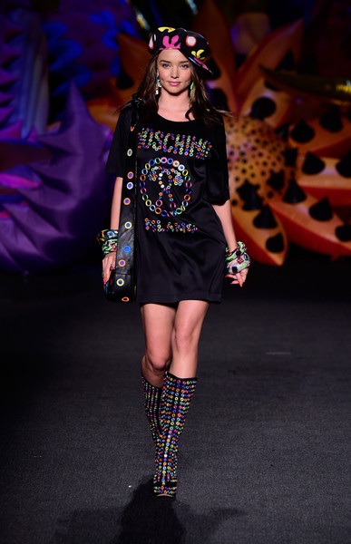 Miranda Kerr khoe lưng trần sexy - 7
Miranda Kerr trình diễn cho Moschino hồi tháng 6 tại Los Angeles, California.