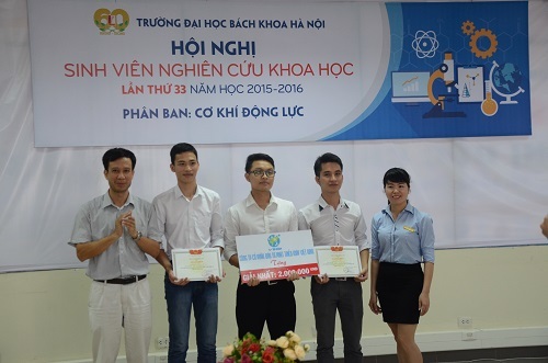 Nhiều sáng tạo độc đáo ở tháng sinh viên nghiên cứu khoa học - 4
Mô hình máy bay không người lái cũng là đề tài đạt giải nhất phân ban cơ khí Động lực