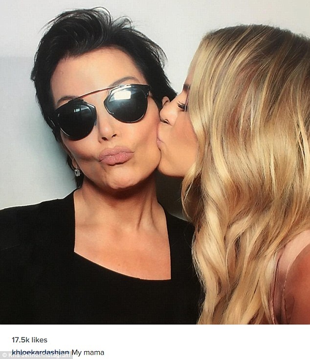
Khloe và mẹ Kris Jenner
