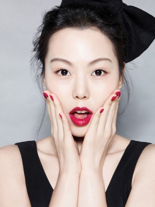 “Ngọc nữ” xứ Hàn bị chỉ trích vì cặp kè với đạo diễn có vợ - 2
Kim Min Hee bị chỉ trích nặng nề sau khi bị tố giật chồng của người khác.