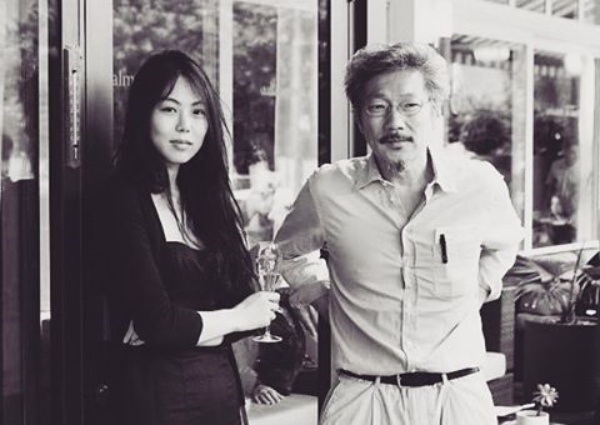 Bất chấp dư luận, Kim Min Hee vẫn bí mật gặp gỡ đạo diễn đã có vợ - 1
Nữ diễn viên Kim Min Hee (34 tuổi) và đạo diễn Hong Sang Soo (54 tuổi) vẫn bí mật hò hẹn