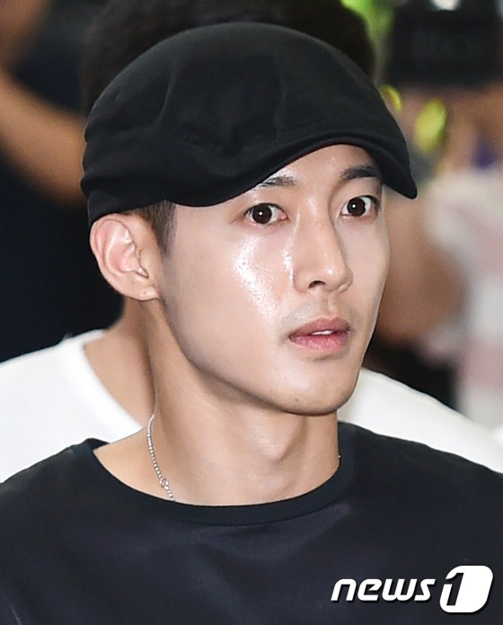“Mỹ nam” Kim Hyun Joong lần đầu đối mặt bạn gái cũ sau scandal có “con rơi” - 5
Khi kết quả xét nghiệm ADN cho thấy Kimm Hyun Joong thực sự là cha ruột của con trai cô Choi, cha mẹ ruột của anh đã lên tiếng bày tỏ mong muốn được có trách nhiệm với em bé. Luật sư của Kim Hyun Joong cũng thay mặt anh cho biết, ngôi sao giải trí xứ Hàn muốn được làm một người cha có trách nhiệm dù không còn tình cảm với mẹ em bé.